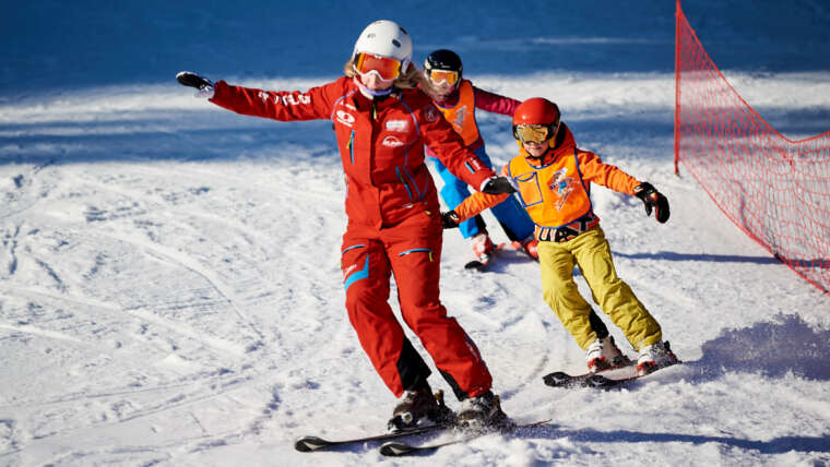 LYŽAŘSKÁ A SNOWBOARDOVÁ ŠKOLA V PROVOZU